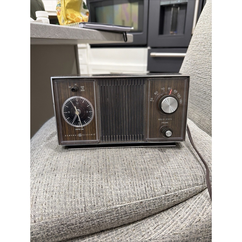 Vintage General Electric Radio Alarm Clock GE Solid State MCM Model C1405B READ